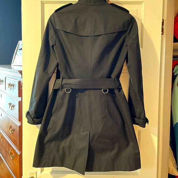 Burberry Trench Coat - Sandringham - Medium Length - Picture 7 of 13